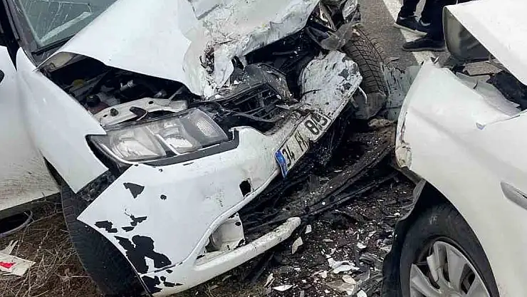 Erzurum tekman'da feci kaza: 9 kişi hastaneye kaldırıldı