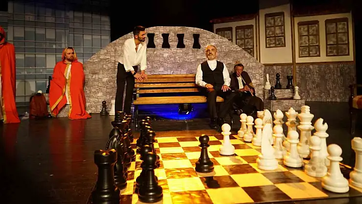 Erzurum Tiyatrosu Son Hamle: Uyanış ile yeni sezonu coşkuyla açtı