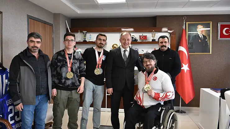 Erzurum'un Bilek Güreşi Şampiyonlarına İl Müdüründen Tebrik