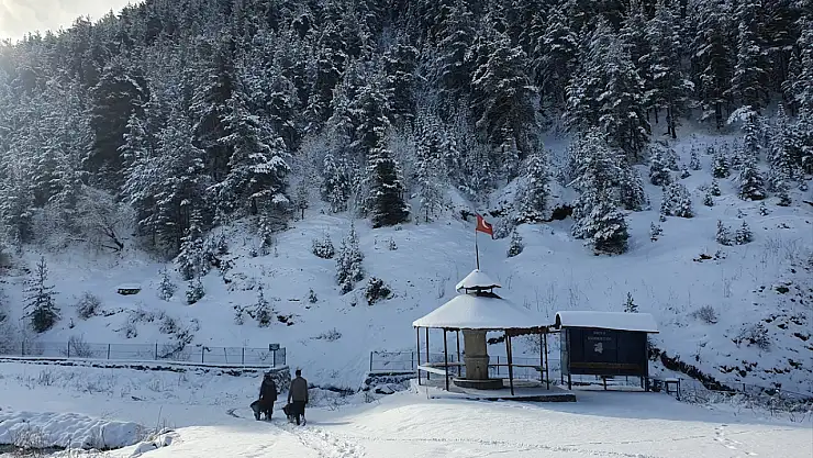 Erzurum'un iki ilçesinde kar nedeniyle eğitime ara verildi