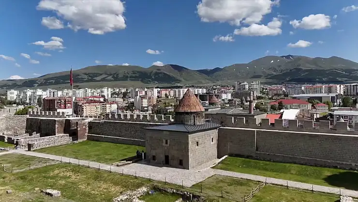 Erzurum'un İlk Mescidi Kale Mescidi Sosyal Medyada Gündem Oldu