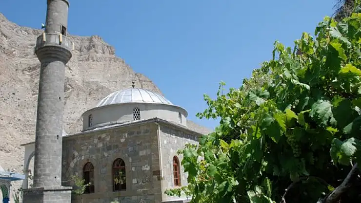 Erzurum'un Tarih ve Maneviyat Hazinesi: Tavusker (Tahtalı) Camii