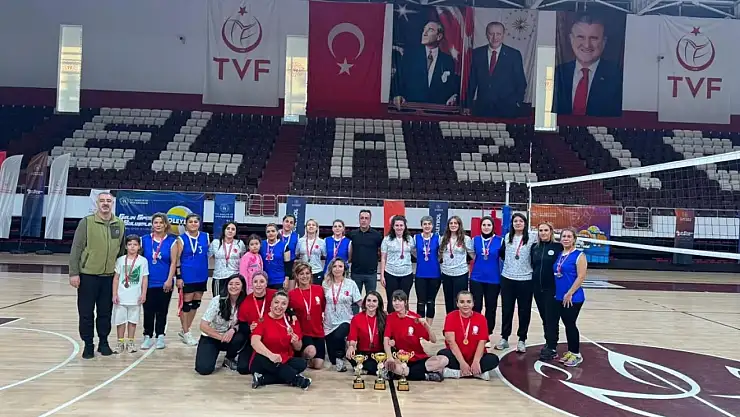 Erzurum Valiliği Kadın Voleybol Takımı, Kamu Spor Oyunları'nda şampiyon oldu!
