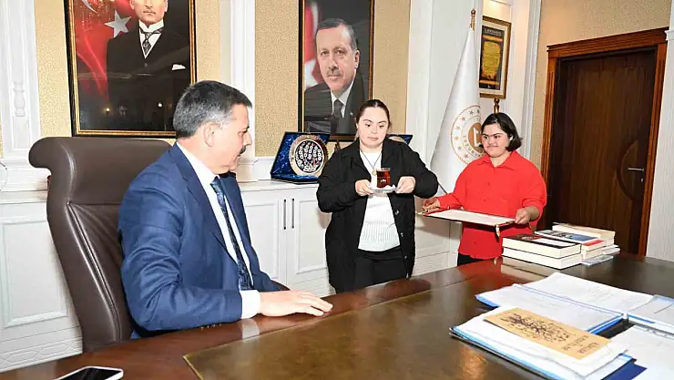 Erzurum Valiliği'nde Down Sendromlu Çocuklar Göreve Başladı!