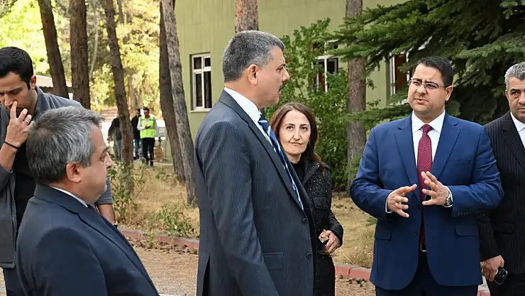 Erzurum Valisi Çiftçi, askeri tesislerde inceleme yaptı ve süreç hakkında bilgi aldı