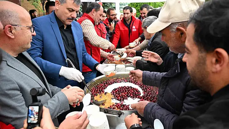 Erzurum Valisi Çiftçi'den Aşure İkramı: Vatandaşlarla Birlikte Bereket Paylaşımı