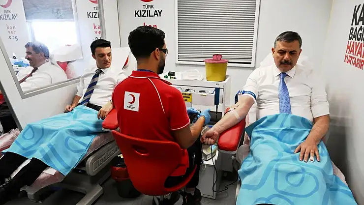 Erzurum Valisi Çiftçi, Horasan'da kan bağışı etkinliğine katıldı, 470 ünite kan toplandı