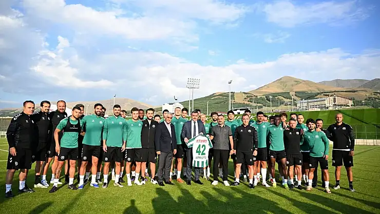 Erzurum Valisi Çiftçi, Konyaspor'un Antrenmanını Yerinde Takip Etti