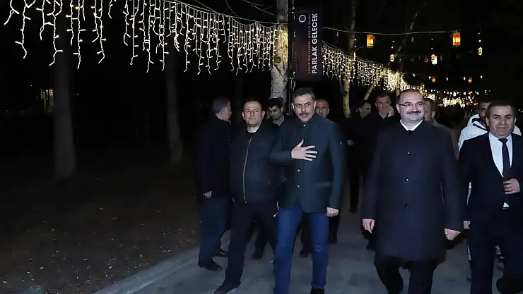 Erzurum Valisi Çiftçi ramazanın son sahurunda öğrencilerle buluştu