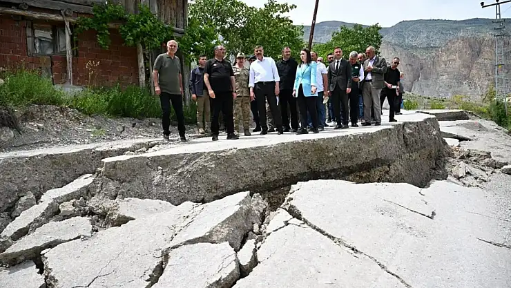 Erzurum Valisi Mustafa Çiftçi, Uzundere'de Meydana Gelen Toprak Kaymasını Yerinde İnceledi