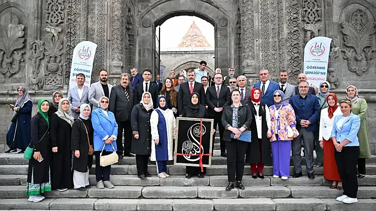 Erzurum Valisi Mustafa Çiftçi,Öğrenme Şenliği Sergisine Katılarak Kursiyerleri Tebrik Etti