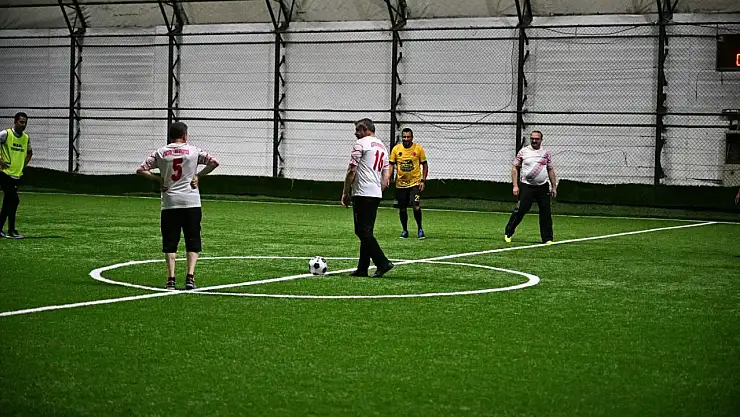 Erzurum Valisi Mustafa Çiftçi Halı Saha Maçında: 'Şehrimiz Spor Yapıyor' Etkinliği Renkli Görüntülere Sahne Oldu