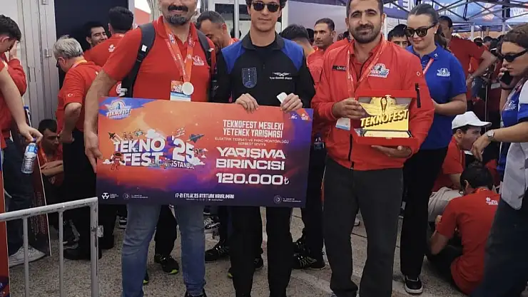 Erzurumlu Arif Ünver, TEKNOFEST'te Türkiye birincisi oldu!
