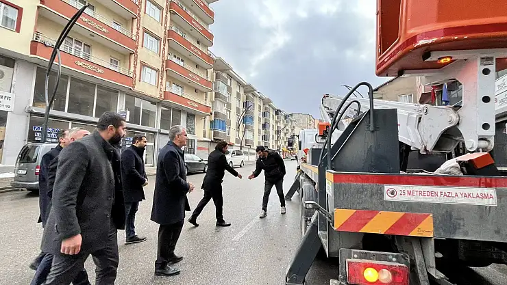 Eşbaşkan Söylemez, Hürriyet Caddesi'ndeki Aydınlatma Çalışmalarını İnceledi
