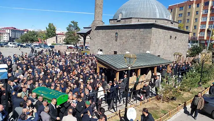 Eski Palandöken Belediye Başkanı İsmail Hakkı Asiltürk, dualarla son yolculuğuna uğurlandı