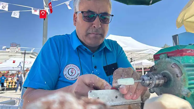 Eskişehir'in lületaşı Van'da fuarla sanata dönüşüyor, eserler büyük ilgi görüyor.