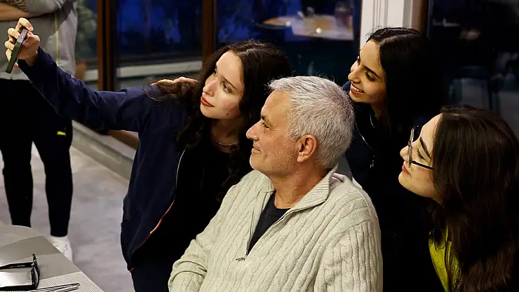 Fenerbahçe'den depremzede çocuklara iftar sürprizi