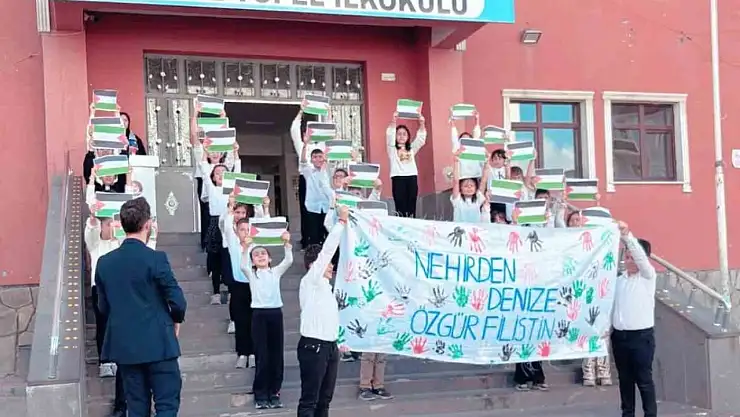 Filistin'e destek sergisi Patnos'ta ilgi gördü