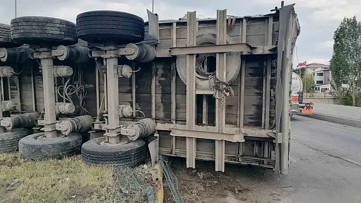 Freni Boşalan Tır, Korku Dolu Anlar Yaşattı