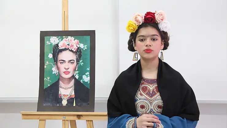 Frida, Van Gogh ve Vermeer okul koridorlarında canlandı