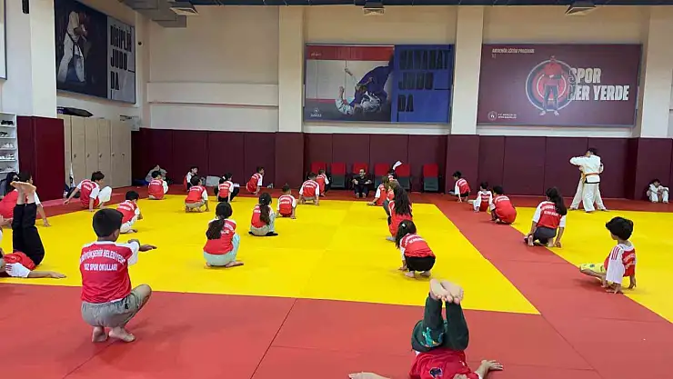 Geleceğin Sinema Yıldızları: Işıl Sinem Aydınları Eğitiliyor