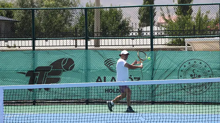 Genç raketler Ağrı Dağı'nın eteklerinde buluştu