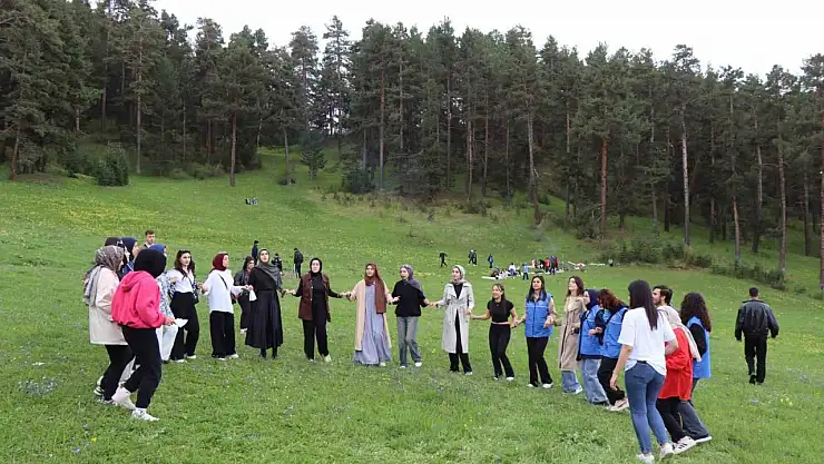 Gençler 19 Mayıs'ı doğa yürüyüşü ve piknikle kutladı, milli birlik mesajı verdi