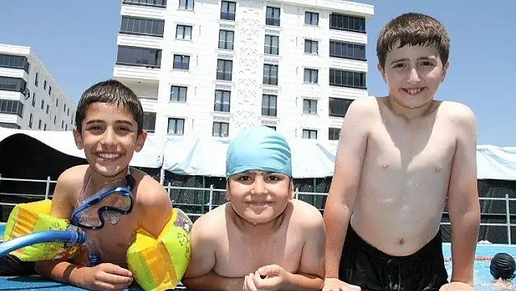 Gençler için Doğanın Keyfi Yakutiye'nin Portatif Yüzme Havuzu