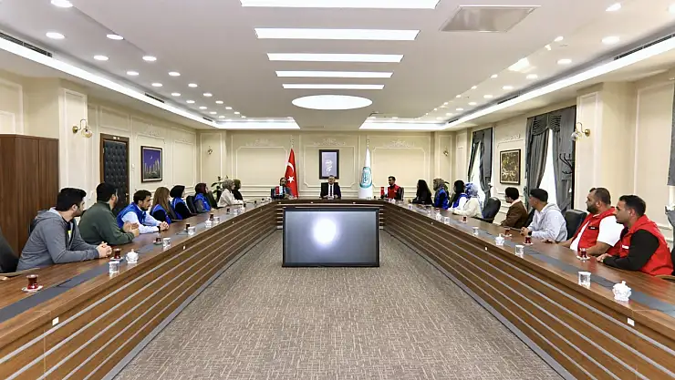 Gençlik Liderlerinden Rektör Elmastaş'a Ziyaret: Temsiliyetin Adı Gençlik
