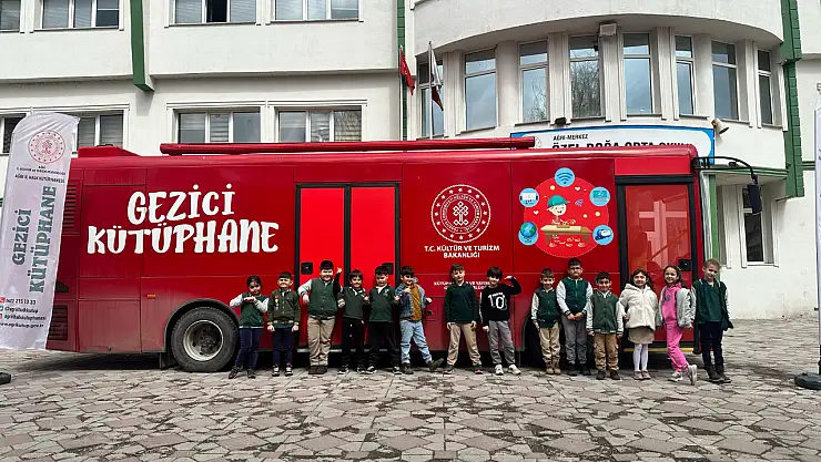 Gezici kütüphane kitap sevgisini Ağrı Doğa Koleji'ne taşıdı
