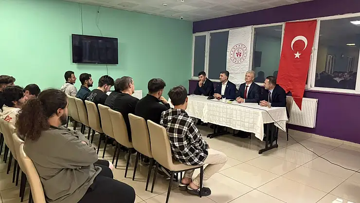 GSB Muş 1071 Yurdu'nda Öğrencilerle Hasbihal Programı Gerçekleştirildi