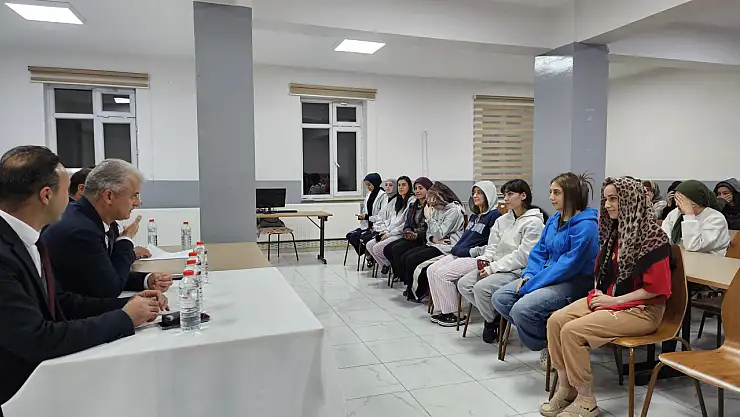 GSB Muş Varto Yurdu'nda Gençlerle Uyum Programı Kapsamında İletişim Toplantısı Gerçekleştirildi