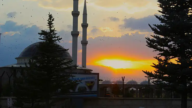 Güneş ve minareler yan yana: Ağrı'da eşsiz manzara