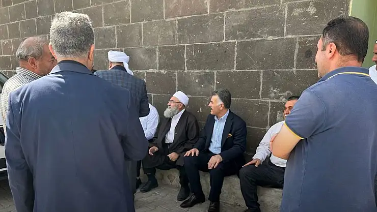 Güroymak Belediye Başkanı Hemşehrileriyle Cuma Namazı Sonrası Buluştu