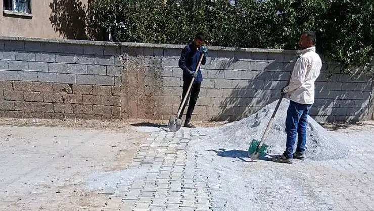 Güroymak Belediyesi Barış Mahallesi'nde Yol Onarım Çalışmalarını Tamamladı