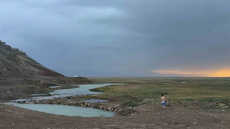Güroymak Kaplıcasında Sağanak ve Şimşekler Panic Yarattı