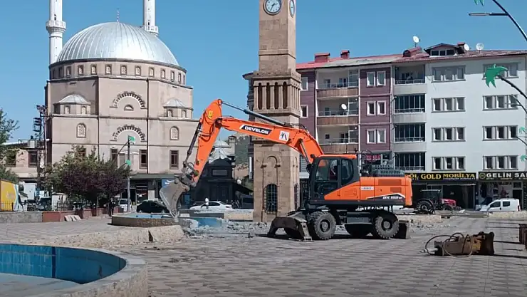 Güroymak Kent Meydanı Yenileniyor