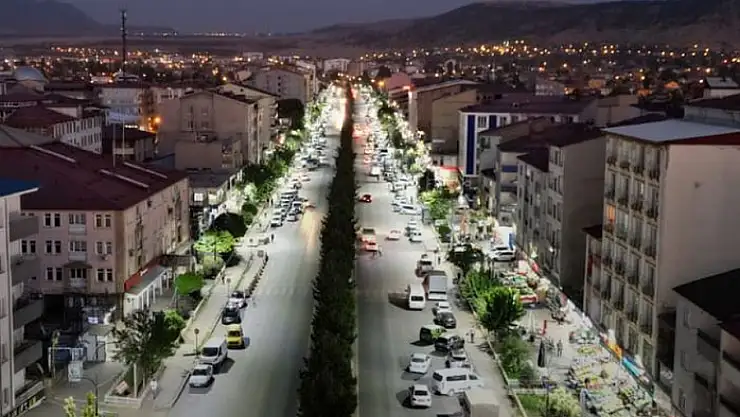 Güroymak'ta Gece Aydınlatmaları Yenilendi: İlçe Daha Güvenli ve Modern Hale Geldi