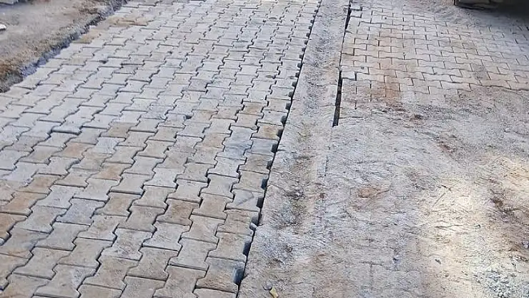 Güroymak'ta Kilitli Parke Yolların Onarım ve Bakım Çalışmaları Hız Kesmeden Devam Ediyor