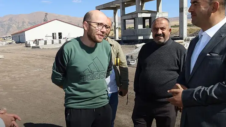 Güroymak'ta Modern Canlı Hayvan Pazarı ve Kesimhane Tesisinde Çalışmalar Hızla İlerliyor