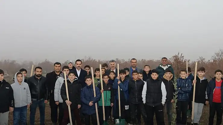 Güroymak'ta Öğrencilerle Birlikte Ağaç Dikme Etkinliği Düzenlendi