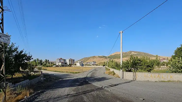 Güroymak'ta Yol Çalışmaları Hız Kesmeden Devam Ediyor