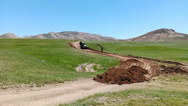 Gürpınar Belediyesi'nden Arazi Yollarına Kesintisiz Bakım ve Onarım
