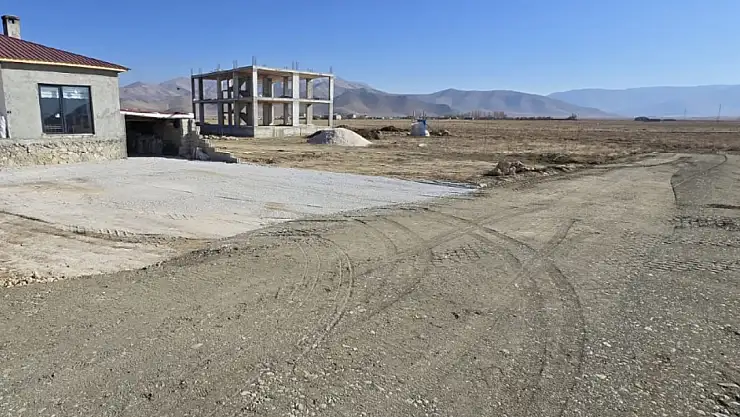 Gürpınar'da Yol Çalışmaları Aralıksız Sürüyor