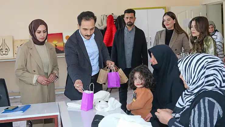 Gürpınar Kaymakamı Erdem'den kadınlara 8 Mart ziyareti
