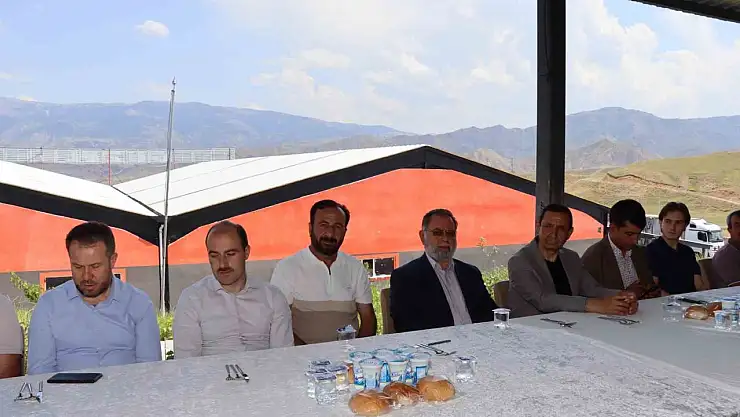 Güzel Kardeşlerden Duygusal Baba Vefa Duyguları