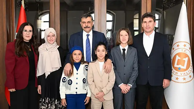 Hafızlık hayalini gerçekleştiren Alperen, Vali Çiftçi'yi ziyaret etti