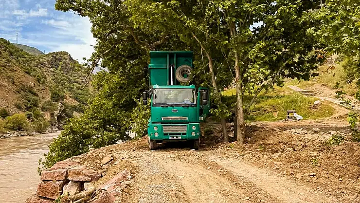 Hakkari Çukurca Narlı Köyü'nde Dere Islah Çalışmaları Devam Ediyor