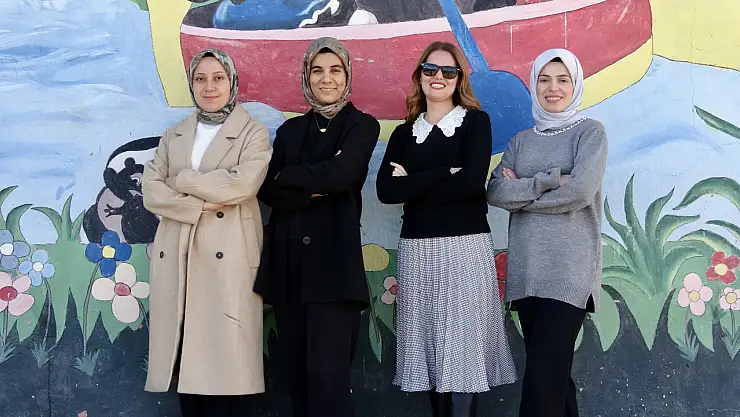 Hamur'da dört kadın öğretmenle ayakta duran köy okulu zorlu kışa rağmen eğitimi sürdürüyor