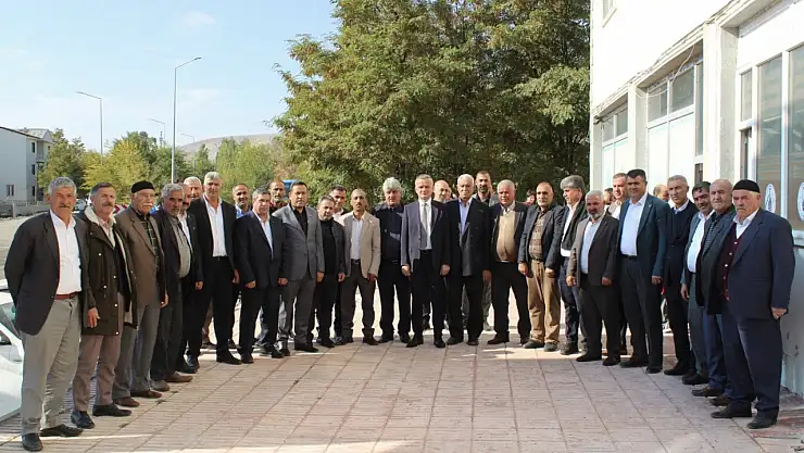 Hamur'da muhtarlar günü törenle kutlandı